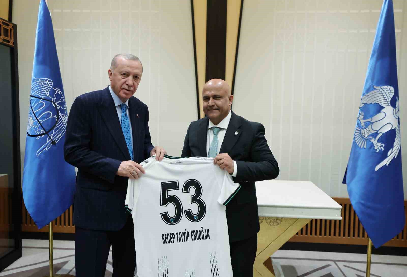 Cumhurbaşkanı Erdoğan, Süper Lig'e Yükselen Takımların Başkanlarıyla Bir Araya Geldi