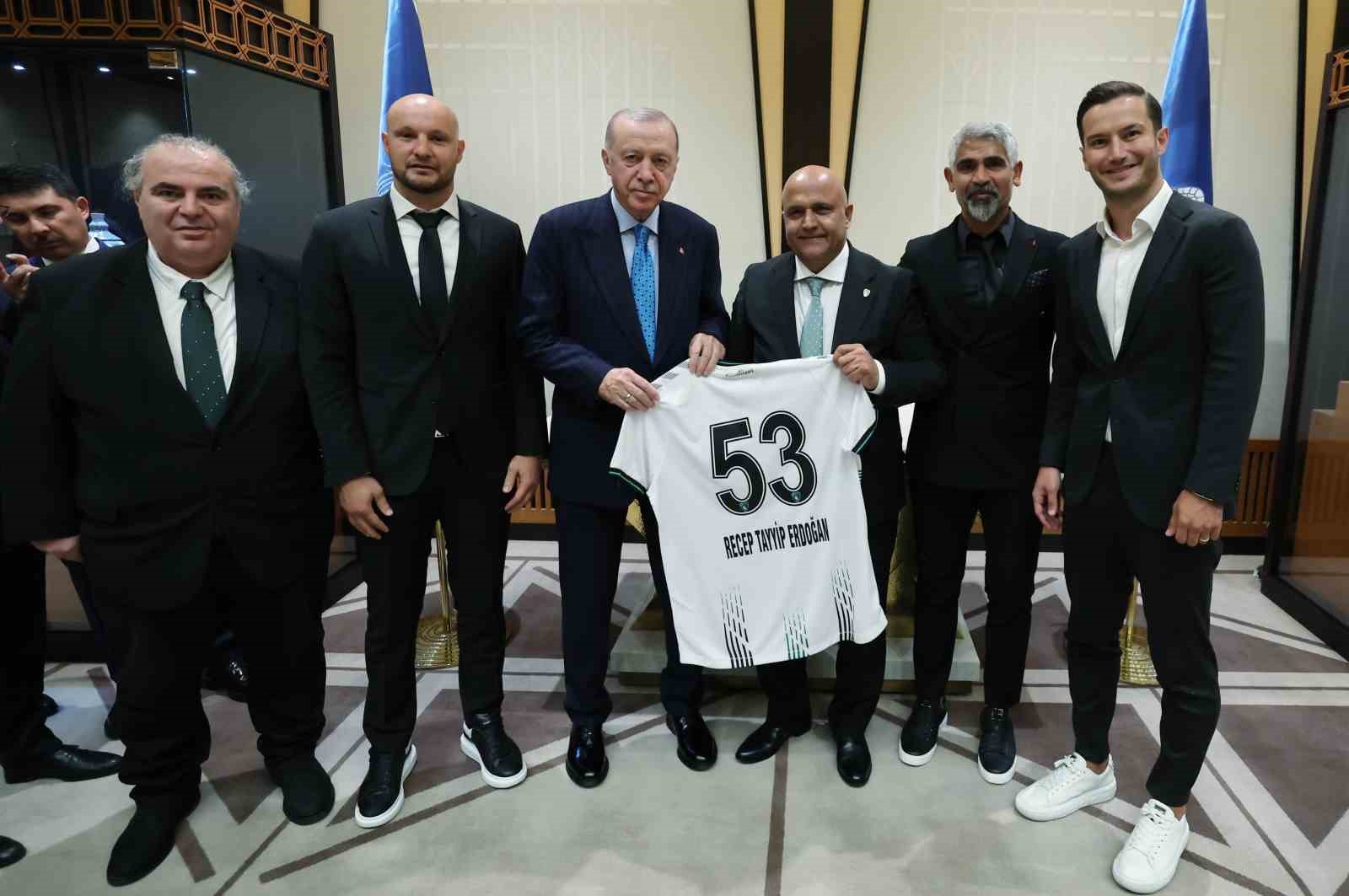 Cumhurbaşkanı Erdoğan, Süper Lig'e Yükselen Takımların Başkanlarıyla Bir Araya Geldi