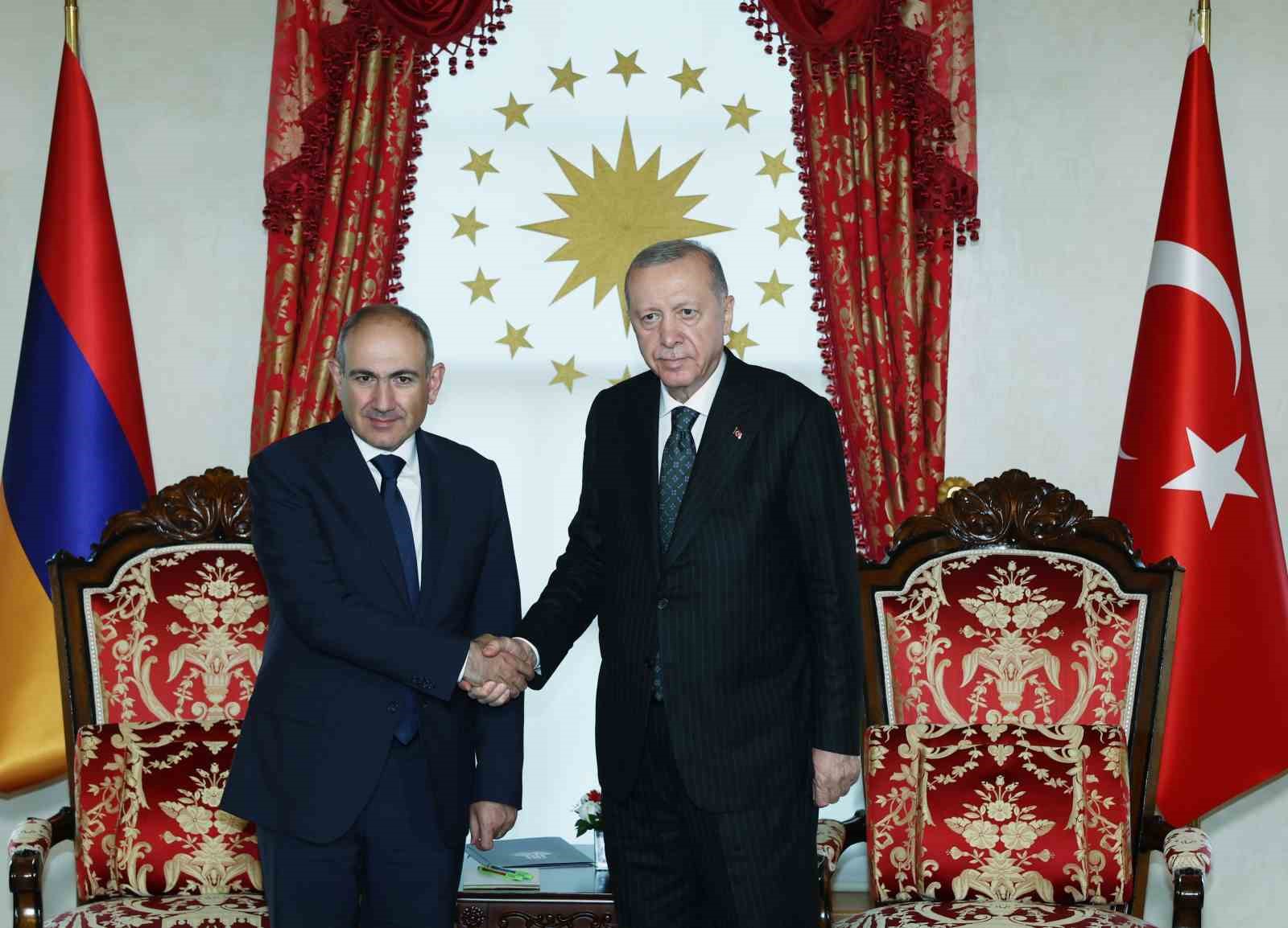 Cumhurbaşkanı Erdoğan ve Ermenistan Başbakanı Paşinyan'ın Görüşmesi ve Ziyareti