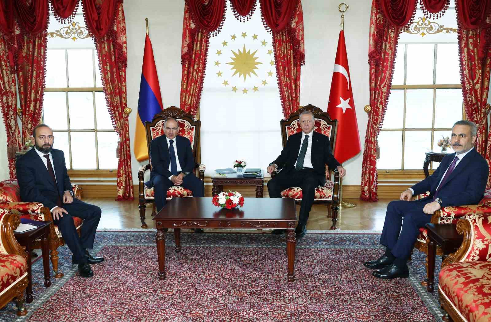 Cumhurbaşkanı Erdoğan ve Ermenistan Başbakanı Paşinyan'ın Görüşmesi ve Ziyareti