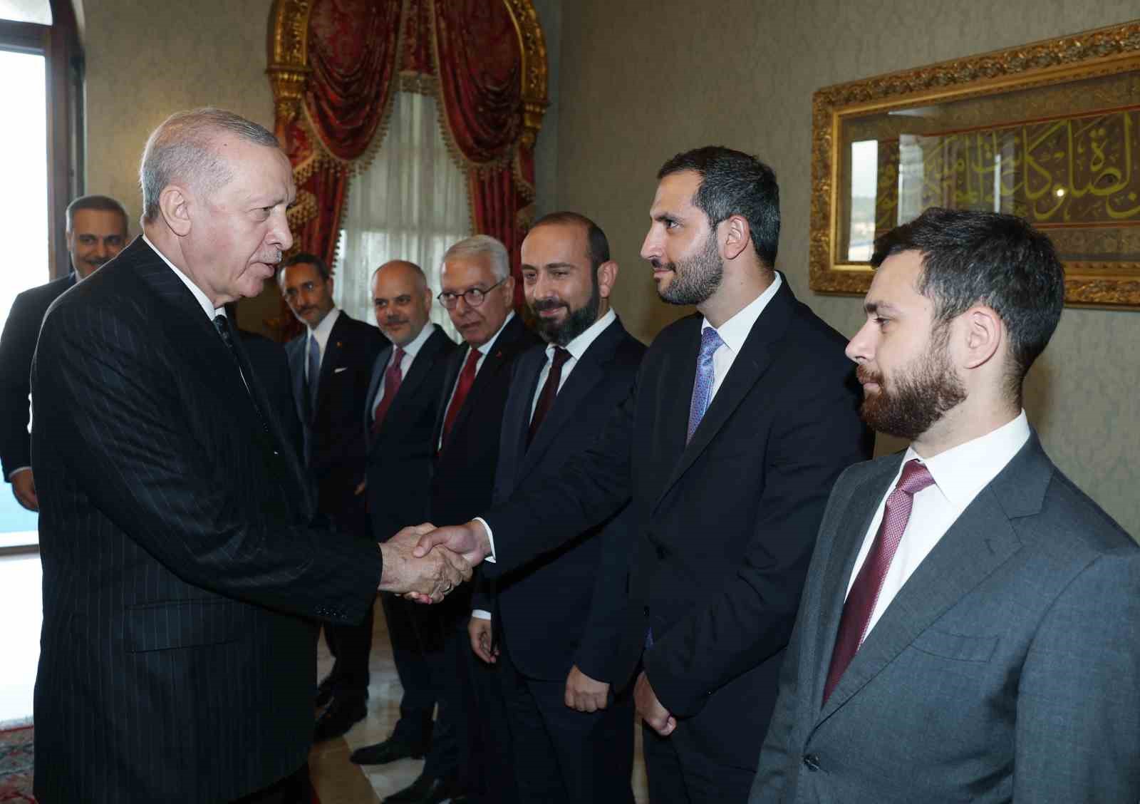Cumhurbaşkanı Erdoğan ve Ermenistan Başbakanı Paşinyan'ın Görüşmesi ve Ziyareti