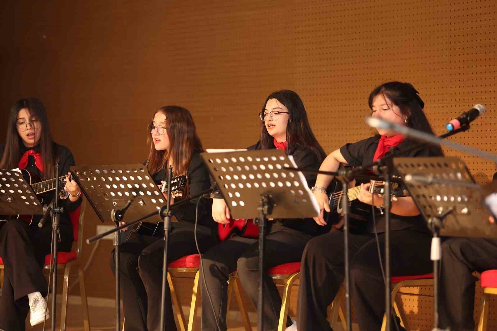 Final Gösterisi ve Katılım
