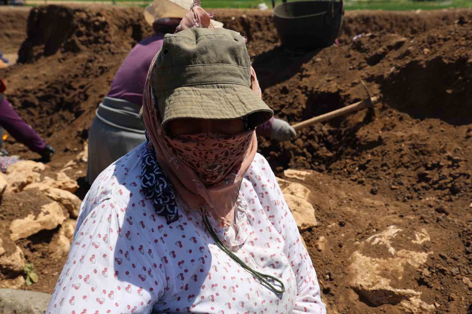İnsanlık Tarihine Işık Tutan Çayönü Tepesi’nde Kadınların Emeğiyle Ortaya Çıkan 12 Bin Yıllık Bulgular