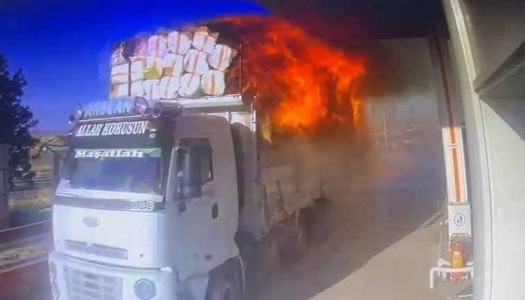 Diyarbakır Silvan'da çıkan yangın paniği ve güvenlik kameralarına yansıyan anlar,