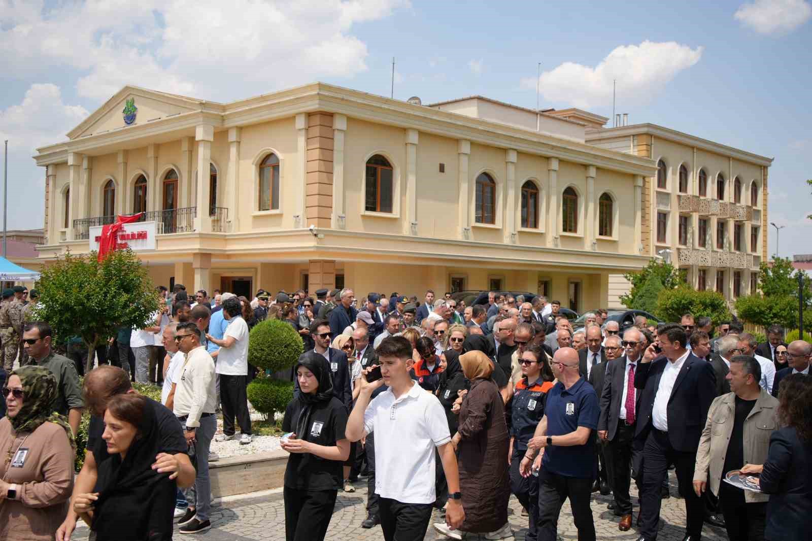 Aile ve Kamuoyu Duygularını Paylaştı