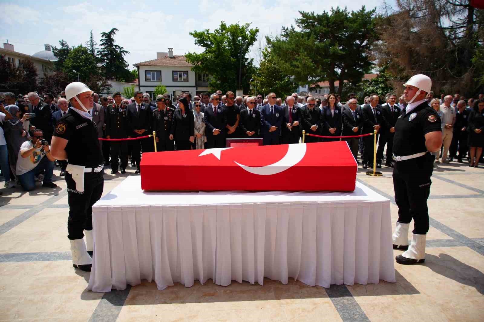 Cenaze Töreninin Detayları ve Defin İşlemi