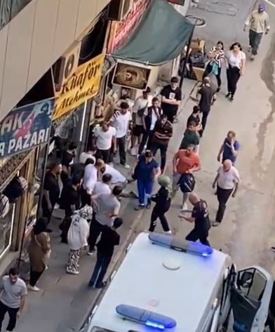 Elazığ’da Sokak Ortasında Kalp Krizi Geçiren Bir Kişiye İlk Müdahale