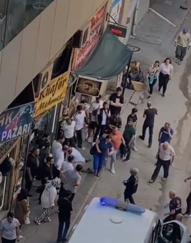 Elazığ’da Sokak Ortasında Kalp Krizi Geçiren Bir Kişiye İlk Müdahale