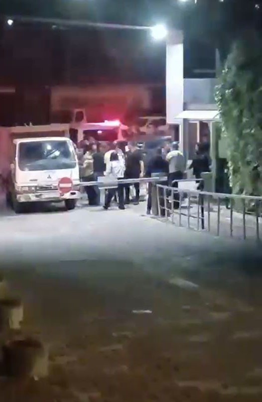 Esenyurt’ta gece saatlerinde kaynanasını hastaneye götürmek için kamyonetiyle siteye girmek