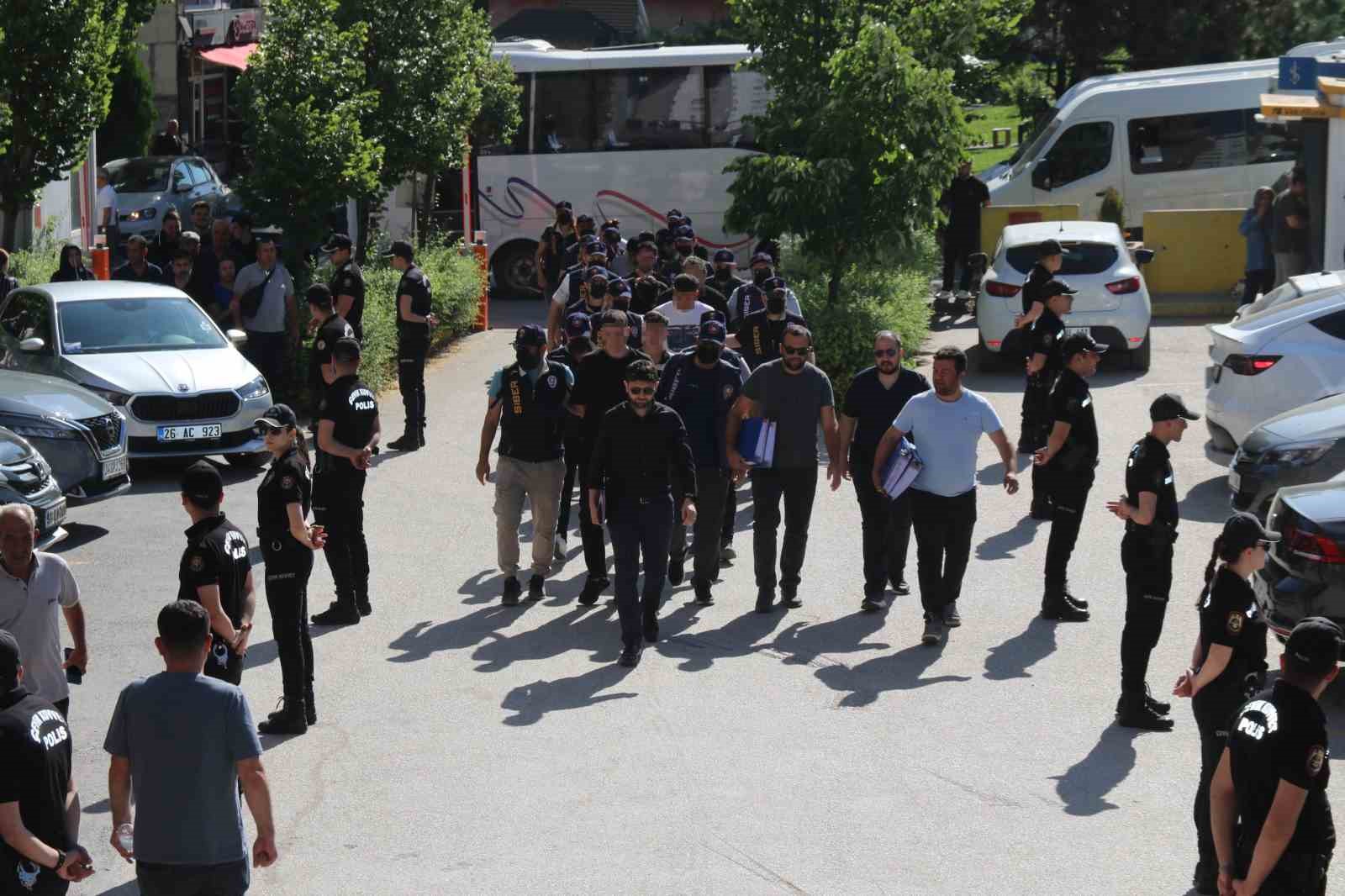 Eskişehir ve çevresinde düzenlenen dolandırıcılık operasyonunda 11 şüpheli yakalandı. Detaylar