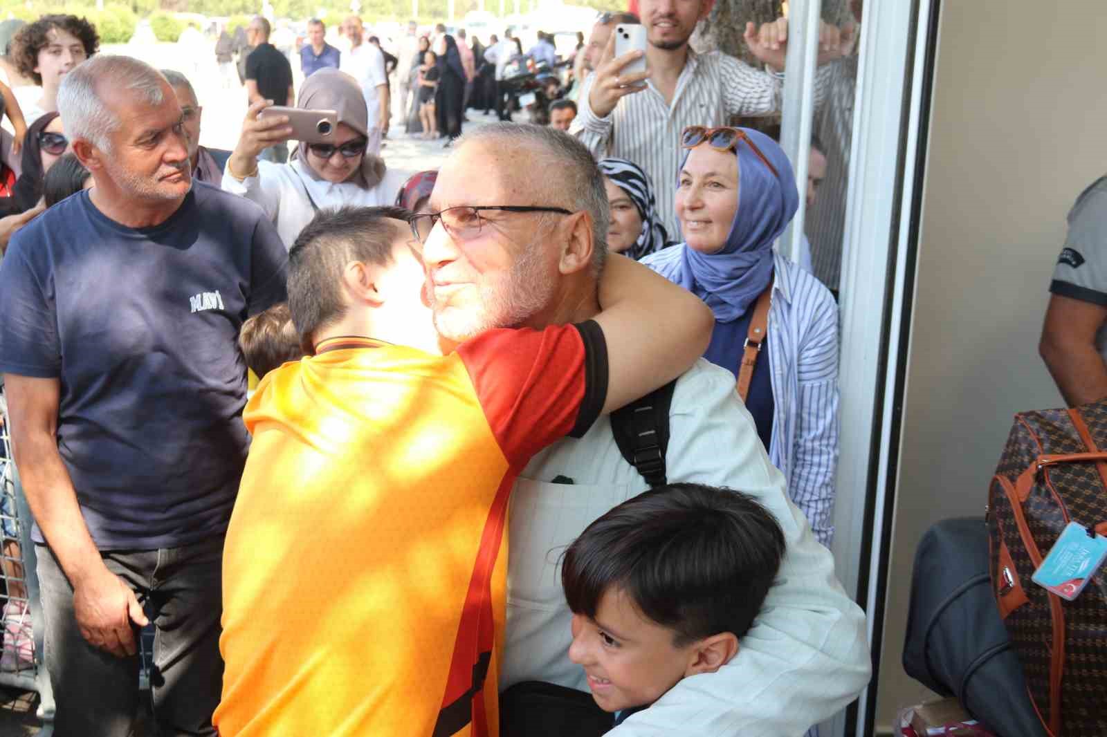 Eskişehir'e Kutsal Topraklardan İlk Hacı Uçağı Döndü