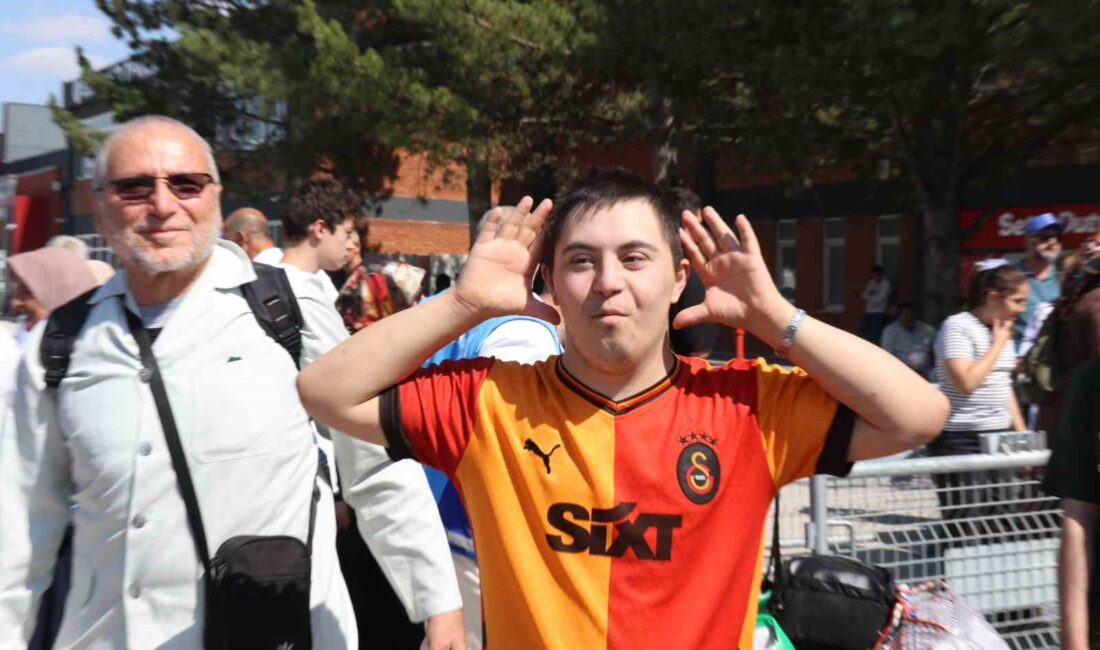 Eskişehir'e kutsal topraklardan ilk hac uçağı döndü. Bu özel olay