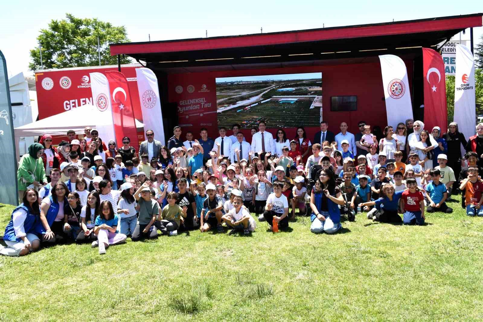 Geleneksel Oyun Tırı Söğüt’te Çocuklarla Buluştu