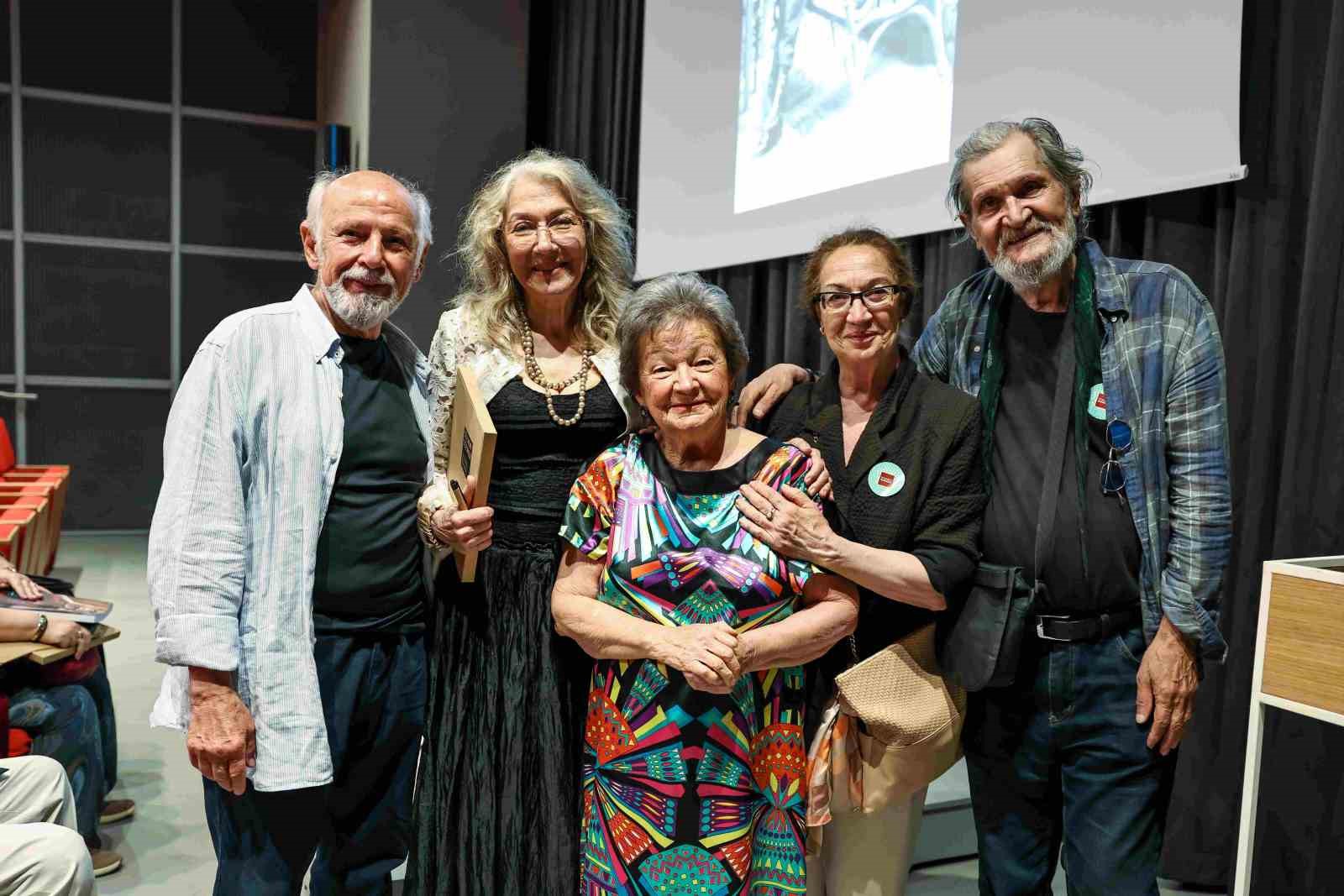 gulnur sozmenle sanayi ve belgesel fotografciliginda 40 yili askin bir yolculuk ulbfmJMS