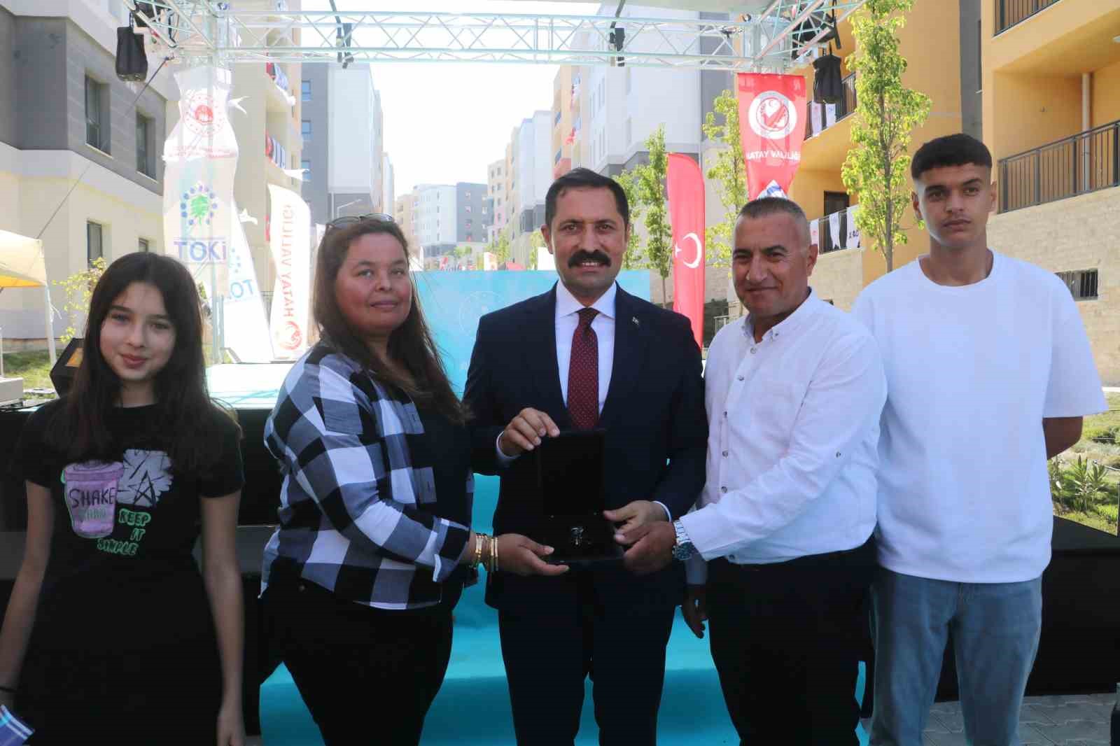 Deprem Sonrası Yeniden İnşaat Çalışmaları ve Konut Teslimleri