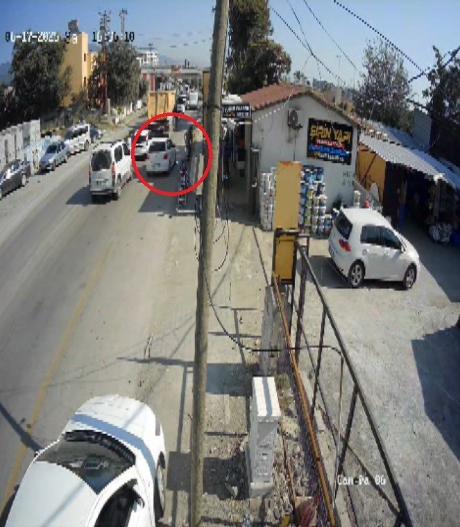 hatayda emniyet seridi ihlali ve yayaya carpma olayi n7CEUOpE