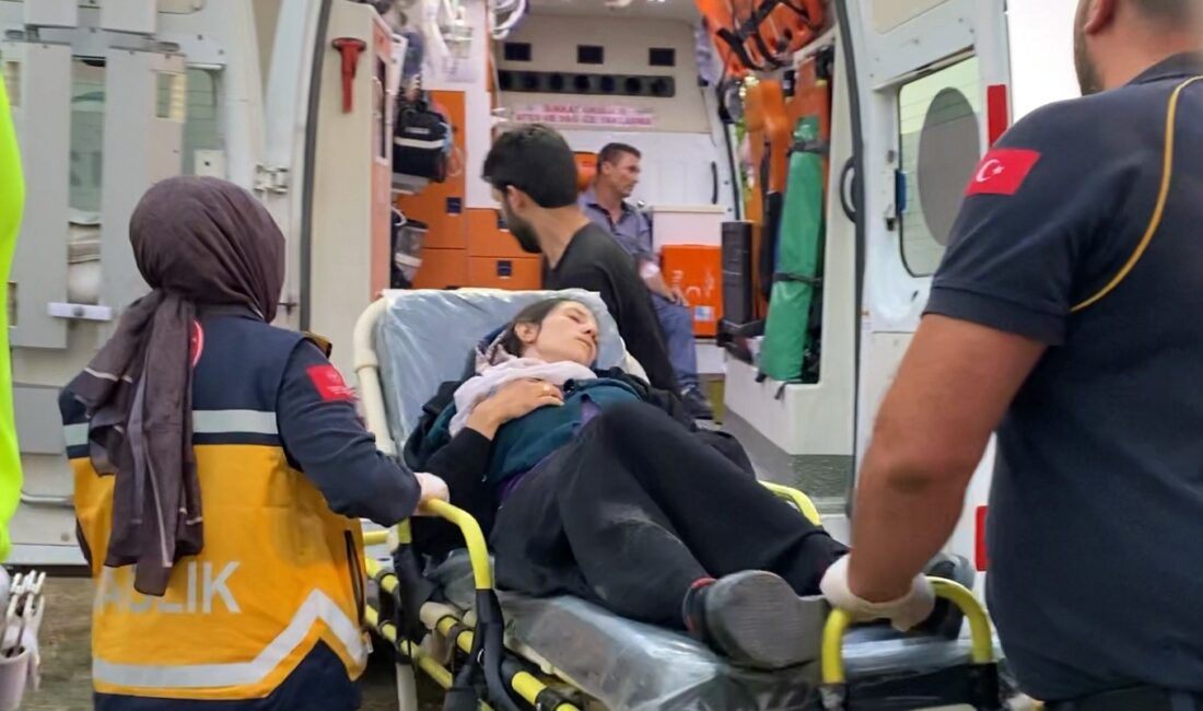 İnegöl’de çatı yangını çıktı, 1 kişi dumandan etkilendi. Olayla ilgili