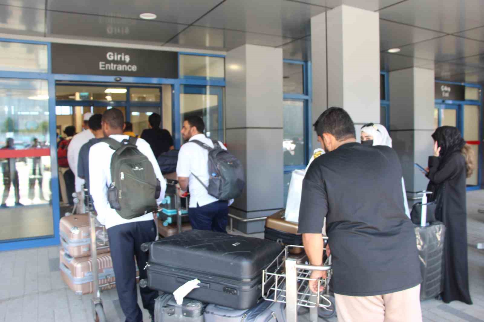 Umman’ın İran’daki Vatandaşlarını Tahliye Çabası