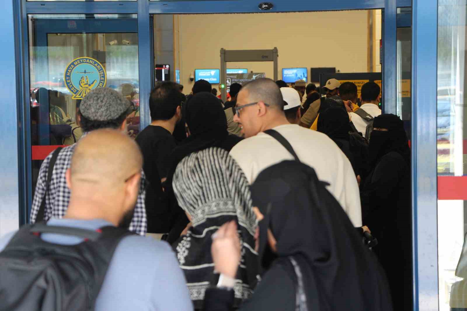 Umman’ın İran’daki Vatandaşlarını Tahliye Çabası