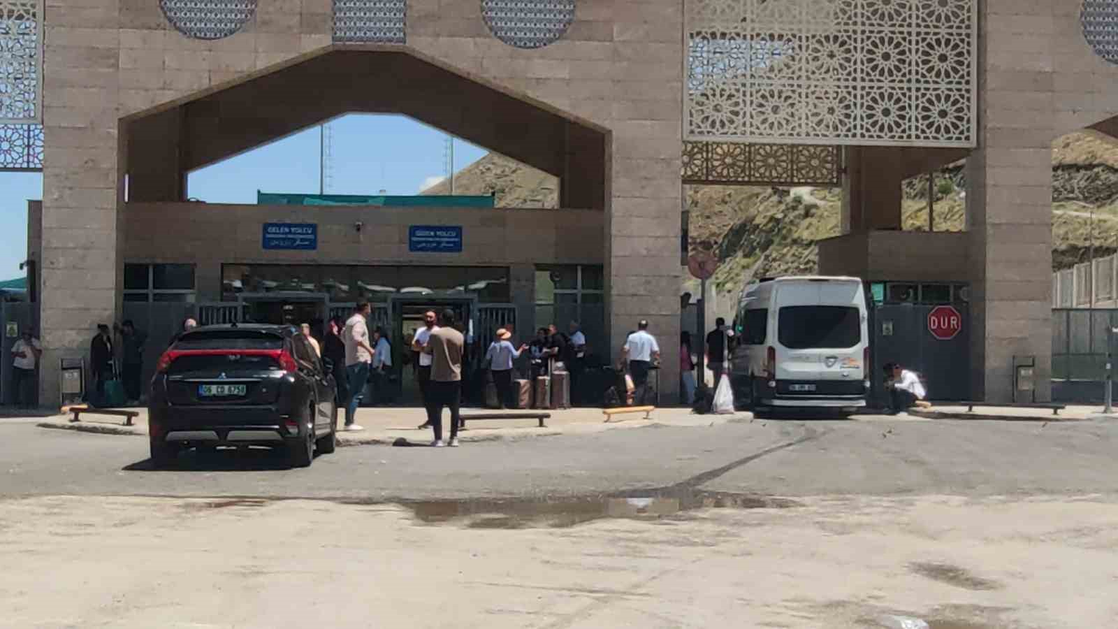 İran'daki Gerilimin Tırmanması ve Tahliye Çalışmaları