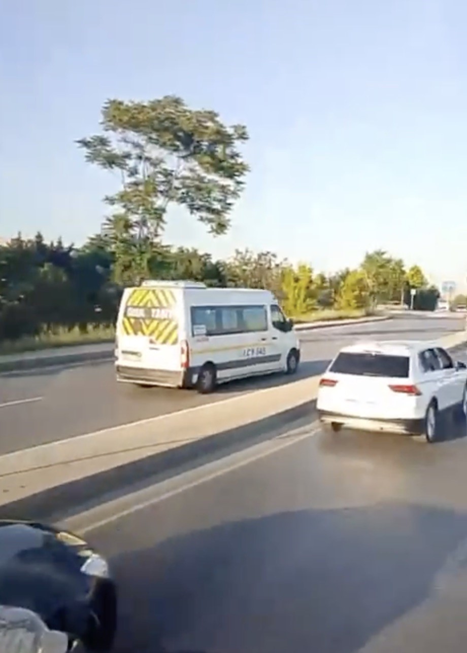 istanbul basaksehirde ters yon ihlalleri ve trafik guvenligi tehdidi 4LQm2un5