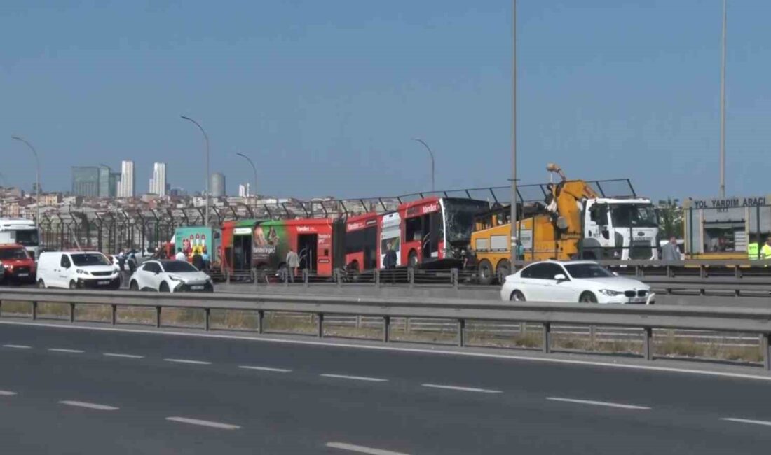 İstanbul E5 Karayolu'nda metrobüs kazası ve sonrası gelişmeleri, detaylar ve