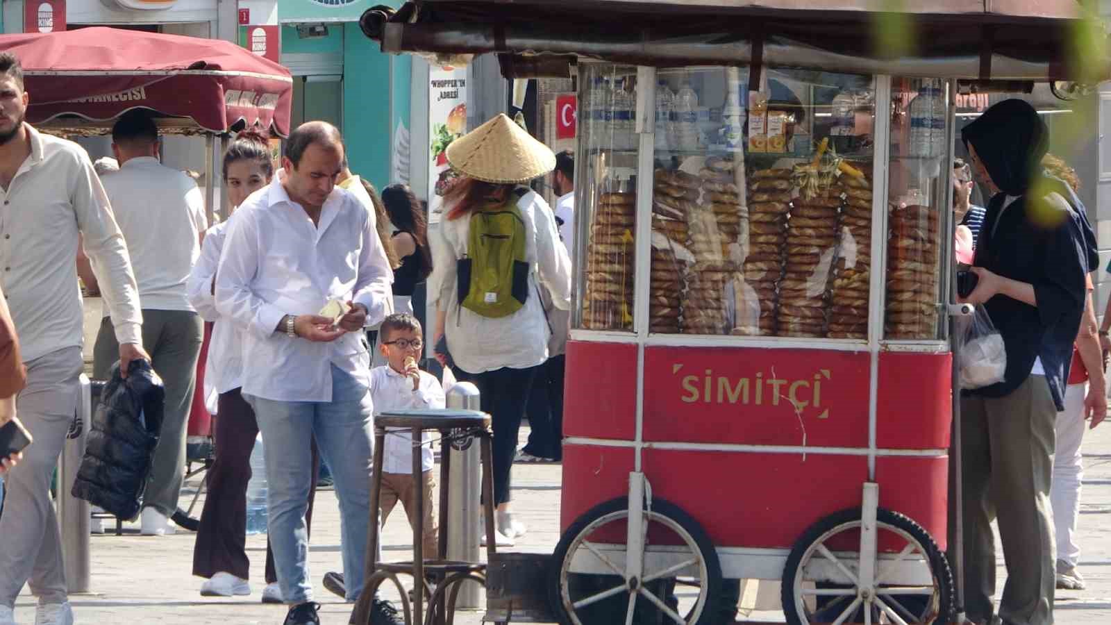 Vatandaşların ve Turistlerin Serinleme Çabaları