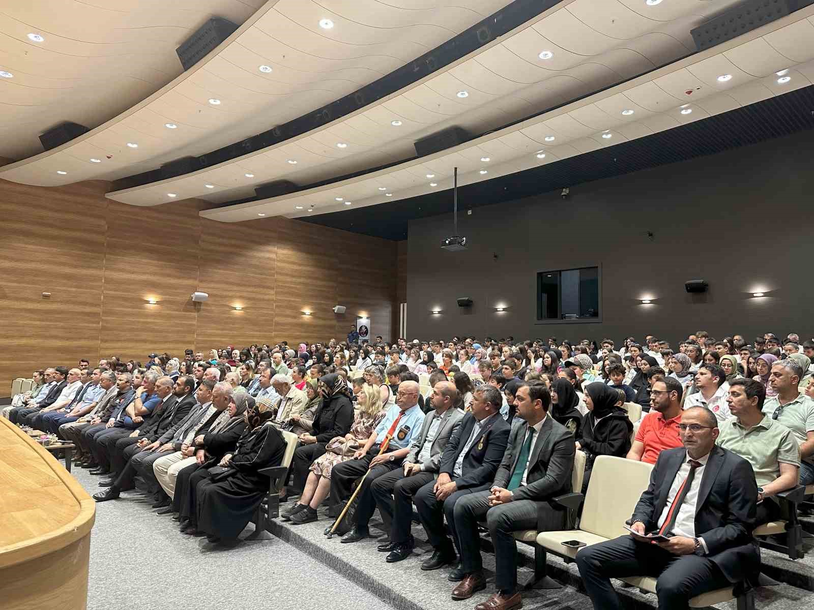 Birlik ve Dayanışmanın Gücüyle Hatırlanıyor: Kahramanlara Vefa Programı