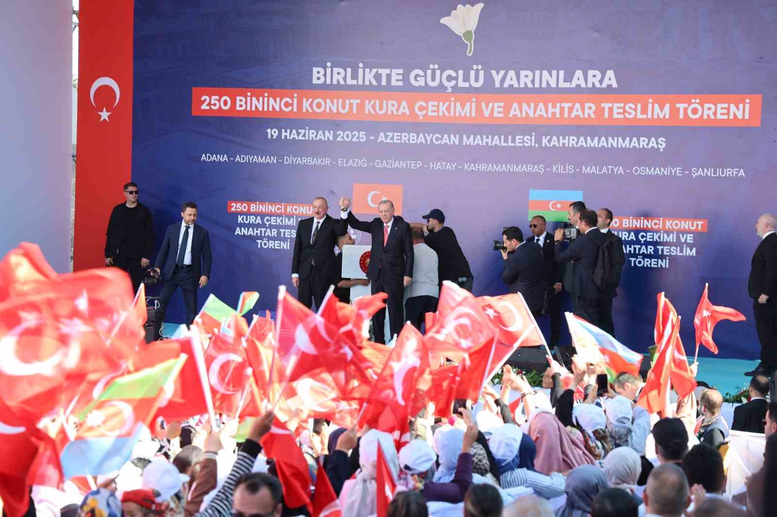 Deprem Sonrası Halkın Yüreklerini Isıtan İşbirliği ve Dayanışma