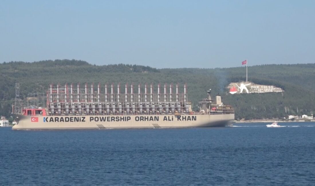 Karadeniz Powership Orhan Ali Khan, Boğaz'dan geçerek dünyanın en büyük
