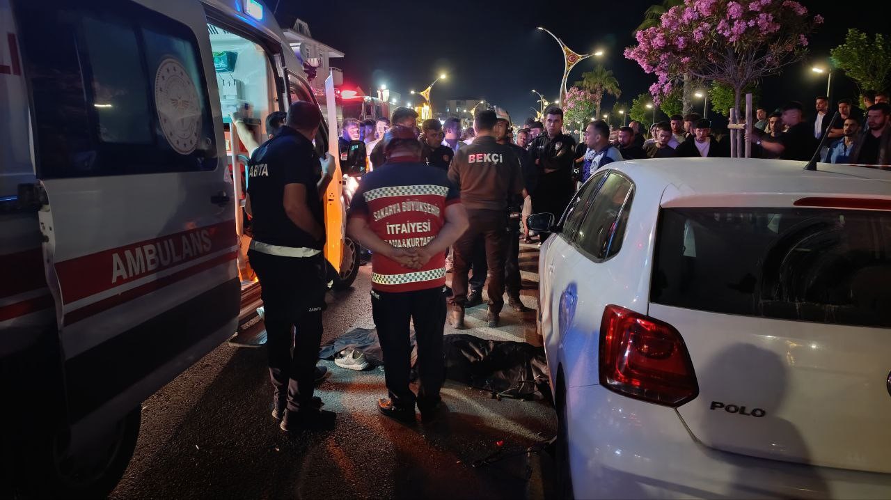 Karasu ilçesinde kadın, çöpe atarken otomobil çarpması sonucu hayatını kaybetti.