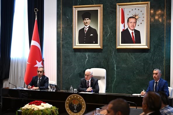 Kırklareli Valisi Uğur Turan, vatandaşlarla bir araya gelerek sorunları dinledi