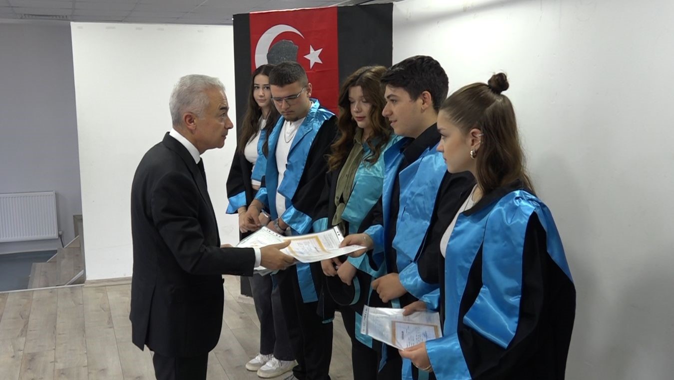 Kırklareli’nde 2024-2025 eğitim ve öğretim yılı sonu karne töreni hakkında