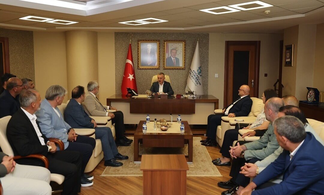 Kocaeli Büyükşehir Belediye Başkanı Tahir Büyükakın ve KASKF Başkanı Murat