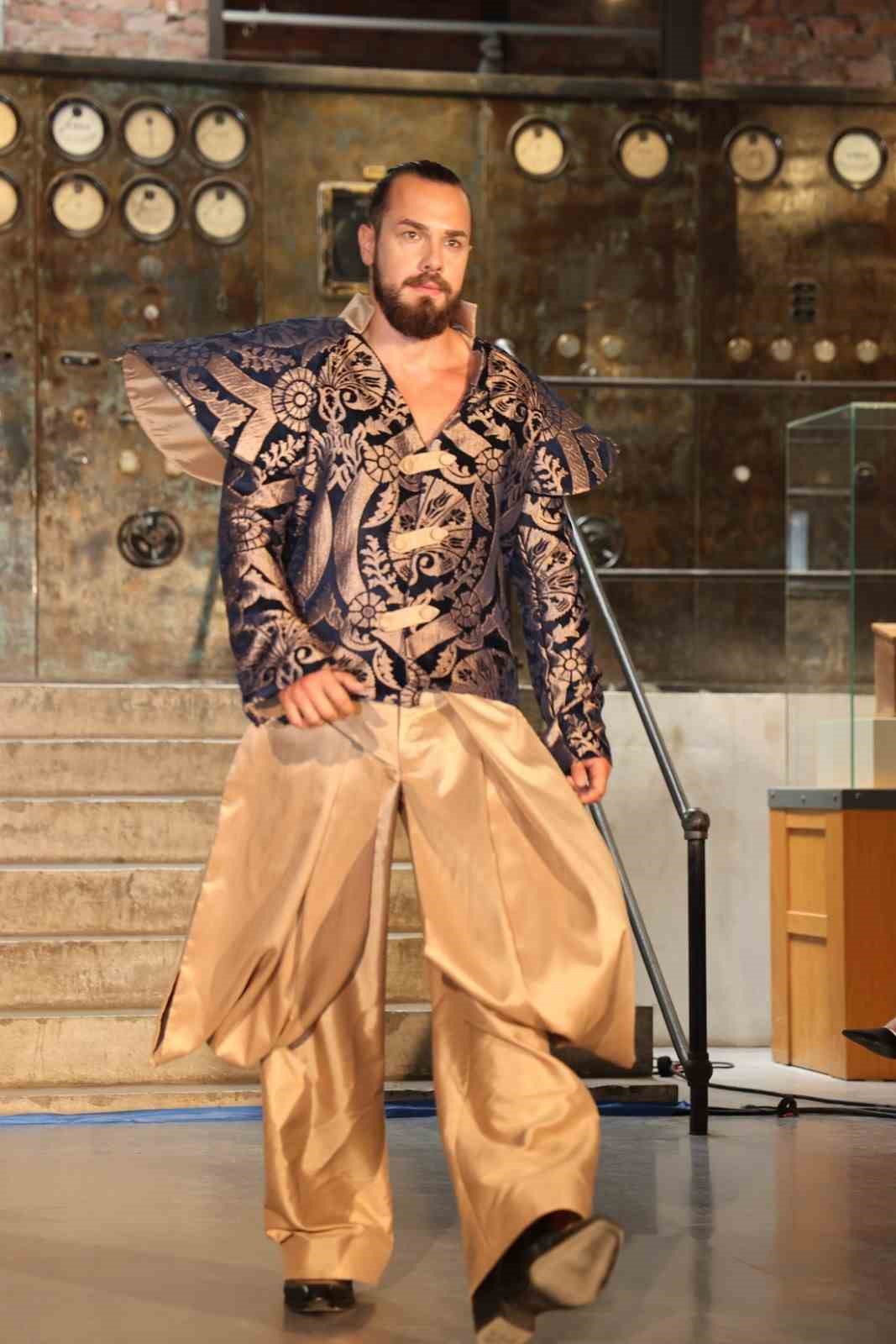 Kocaeli’de Moda Akademisi’nde Bir Yılın Son Sergisi ve İlham Verici Defile