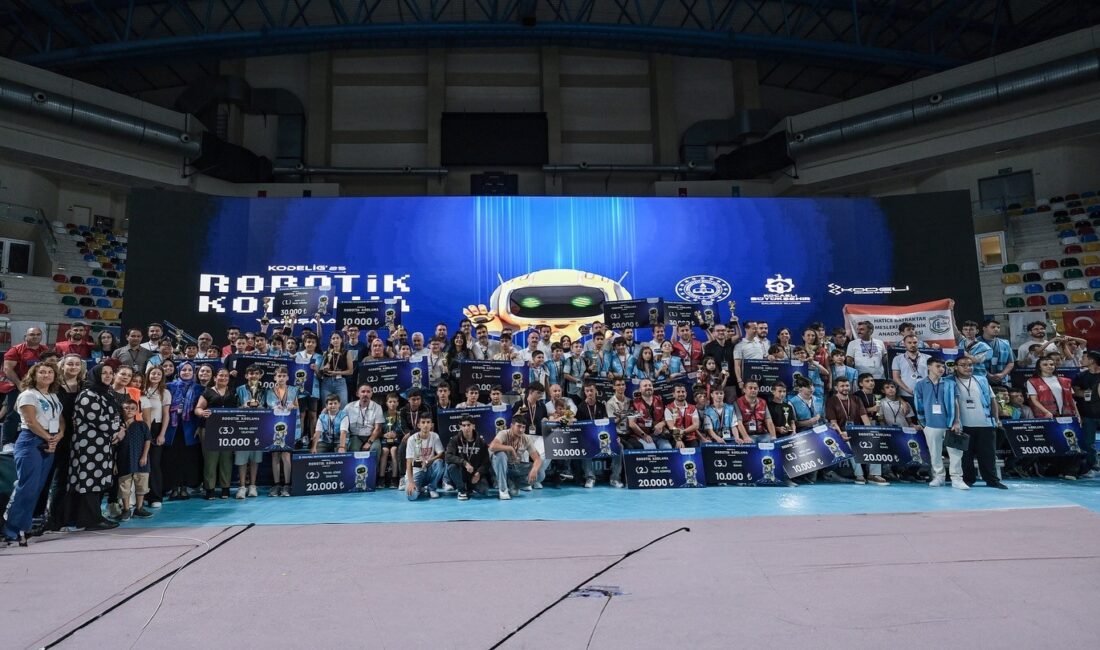 Kocaeli’de düzenlenen KODELİG’25 Robotik ve Kodlama Yarışması büyük ilgi gördü.
