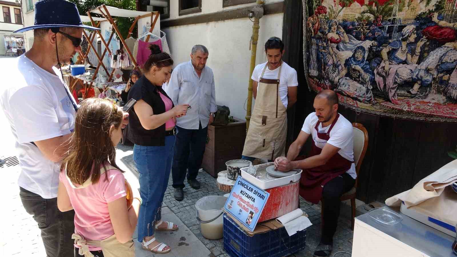 kutahyanin tarihi yerlerinden germiyan sokakta cini sanati tekrar canlaniyor 2 CcLGAnnP