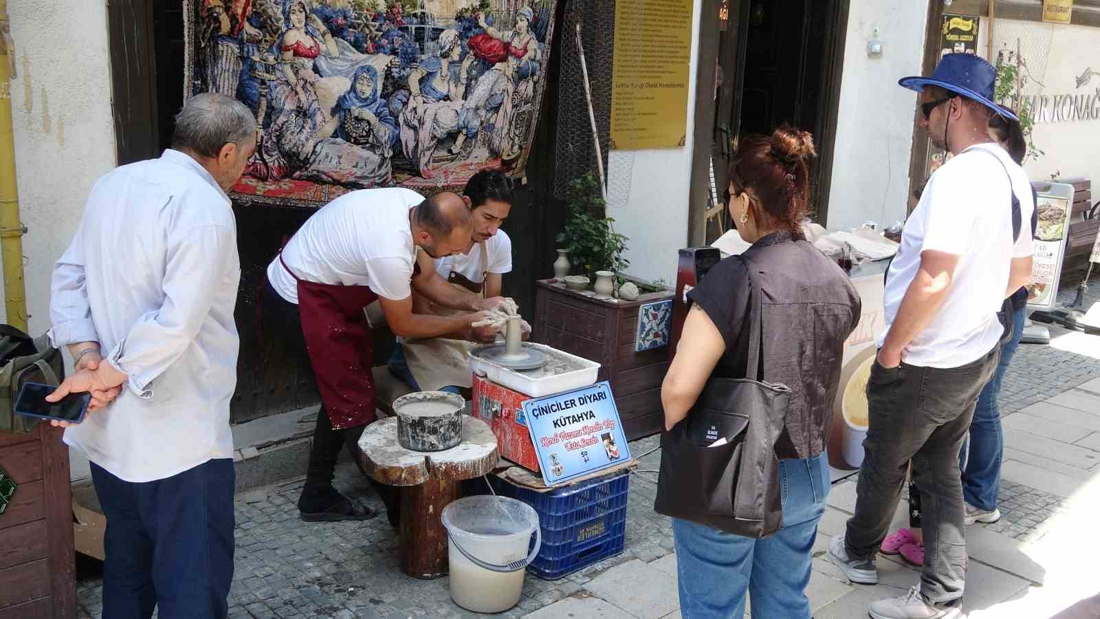 kutahyanin tarihi yerlerinden germiyan sokakta cini sanati tekrar canlaniyor 3 9AYBVnDq