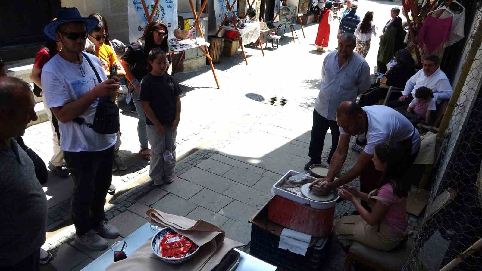 kutahyanin tarihi yerlerinden germiyan sokakta cini sanati tekrar canlaniyor 4 GsKV6WOE