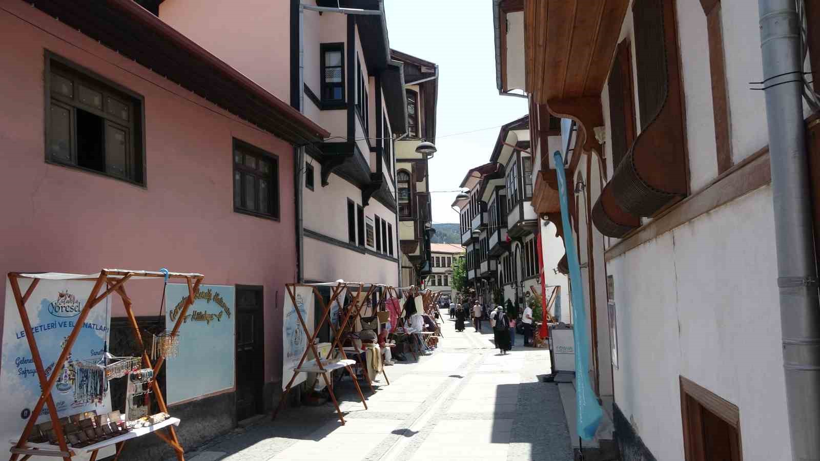 kutahyanin tarihi yerlerinden germiyan sokakta cini sanati tekrar canlaniyor 5 631ZkFSp