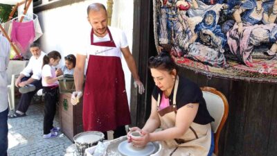 Kütahya’nın tarihi yerlerinden 230 yıllık geçmişe sahip Germiyan Sokağı, çini