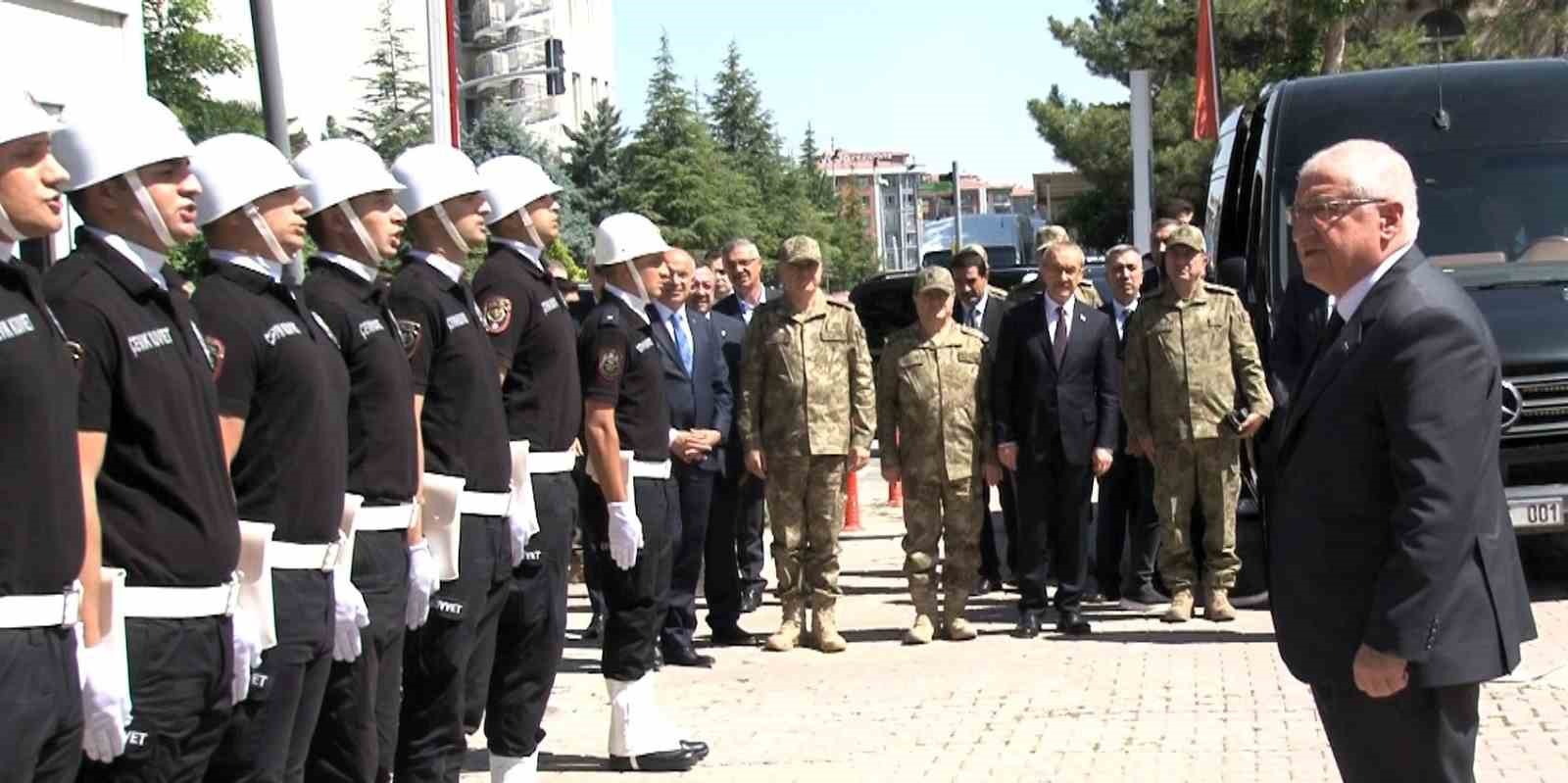 İlk Görüşmeler ve Karşılama