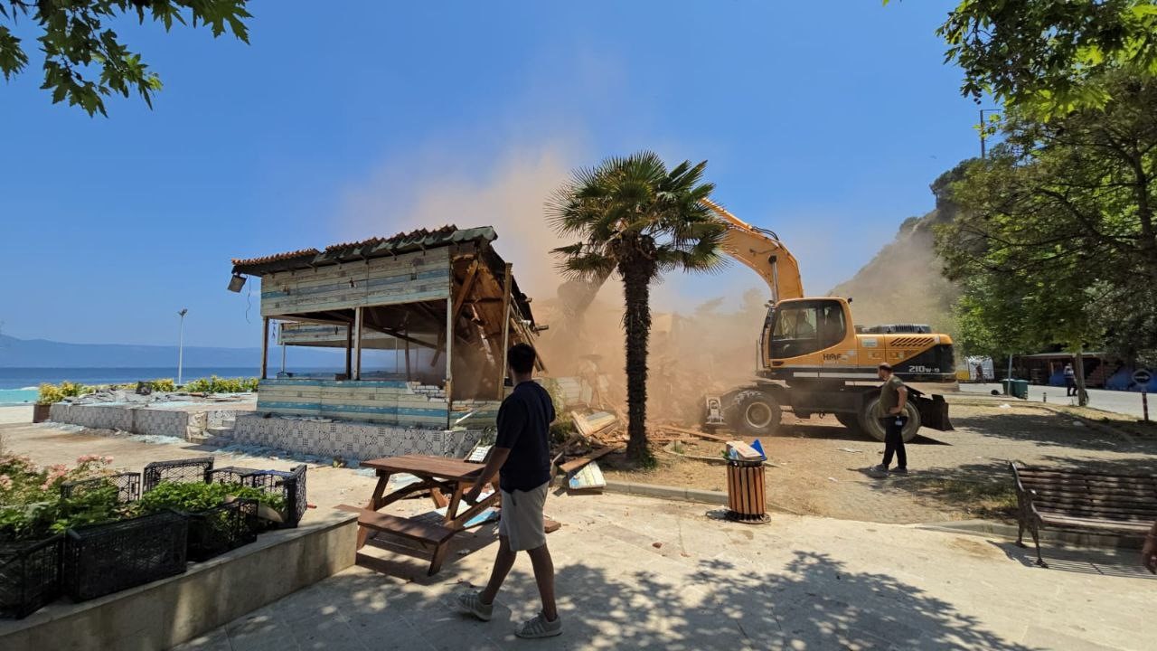 mudanya tirilye sahilinde yikim ruzgarlari esti 30 yillik isletmeler son noktaya geldi 7QdZEisb