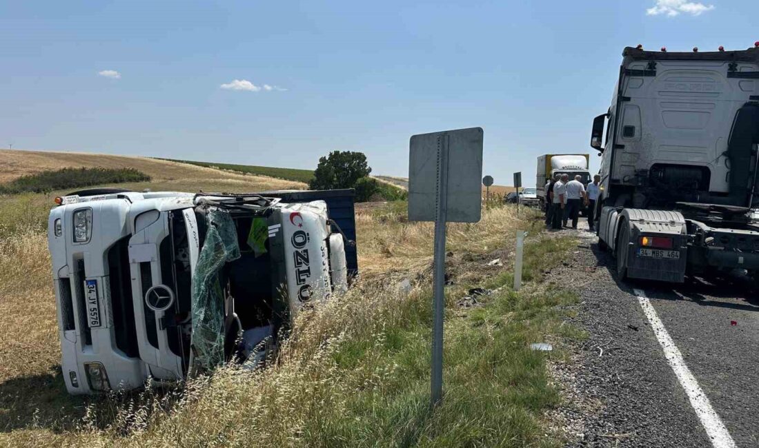 Muratlı’da yaşanan tır kazasında sürücü yaralandı ve araç tarlaya devrildi.