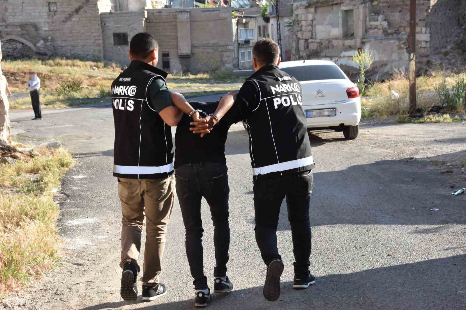 Operasyonun Detayları ve Ele Geçirilen Malzemeler