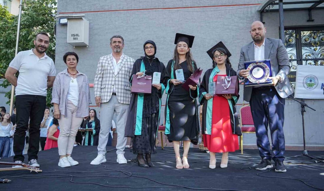 Nuri Erbak Anadolu Lisesi mezuniyet töreni ve aile gelenekleri hakkında
