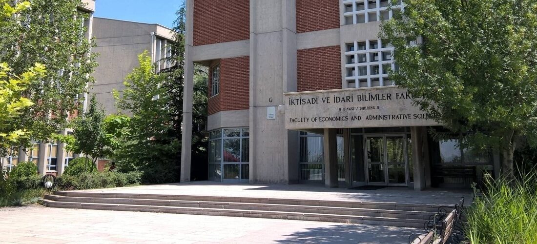 ODTÜ mezuniyet töreninde yaşanan dansöz olayı ve tepkilere dair detaylar,