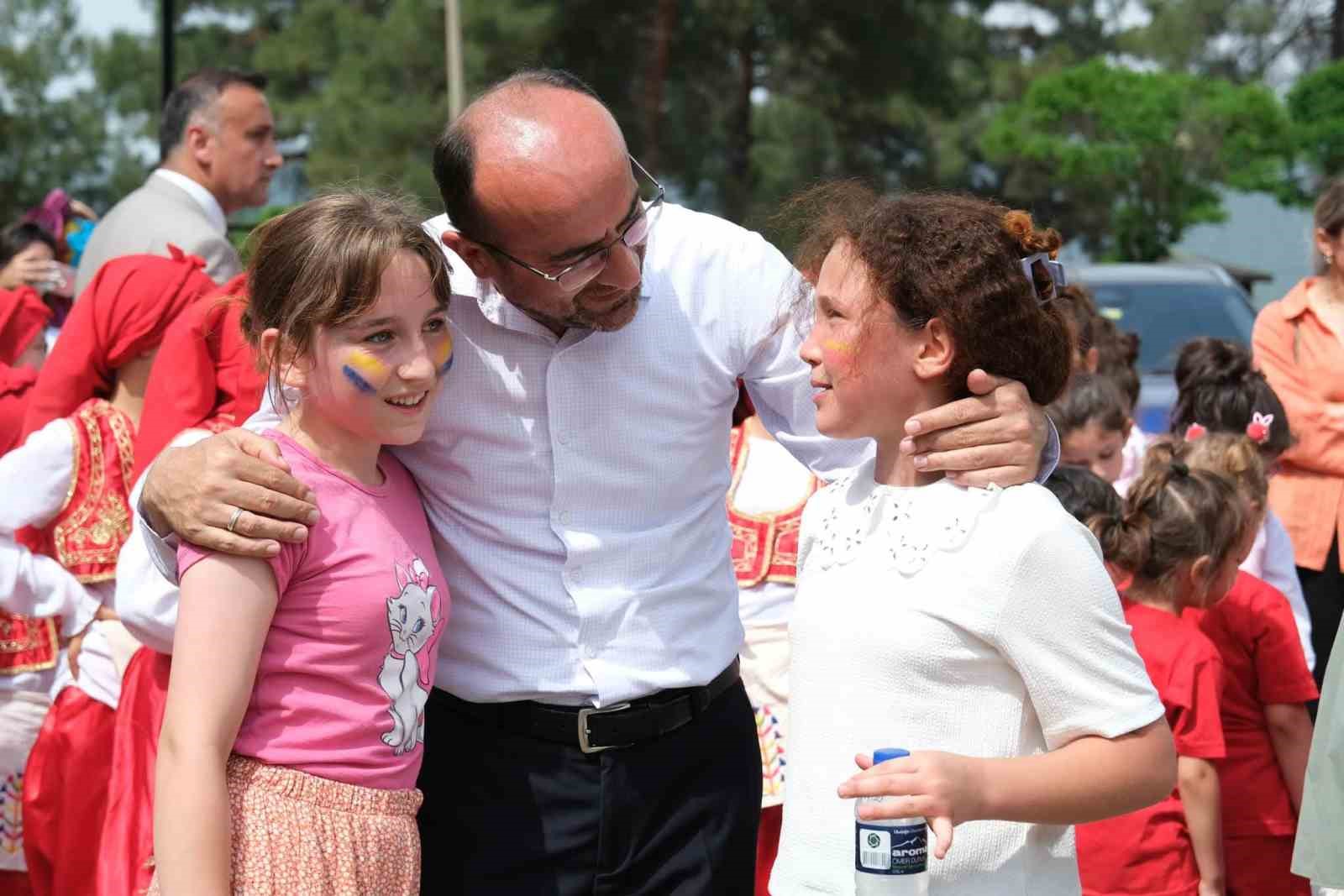 Orhaneli Belediyesi ve Halk Eğitim Merkezi İş Birliğiyle Çocuklar İçin Muhteşem Şenlikler