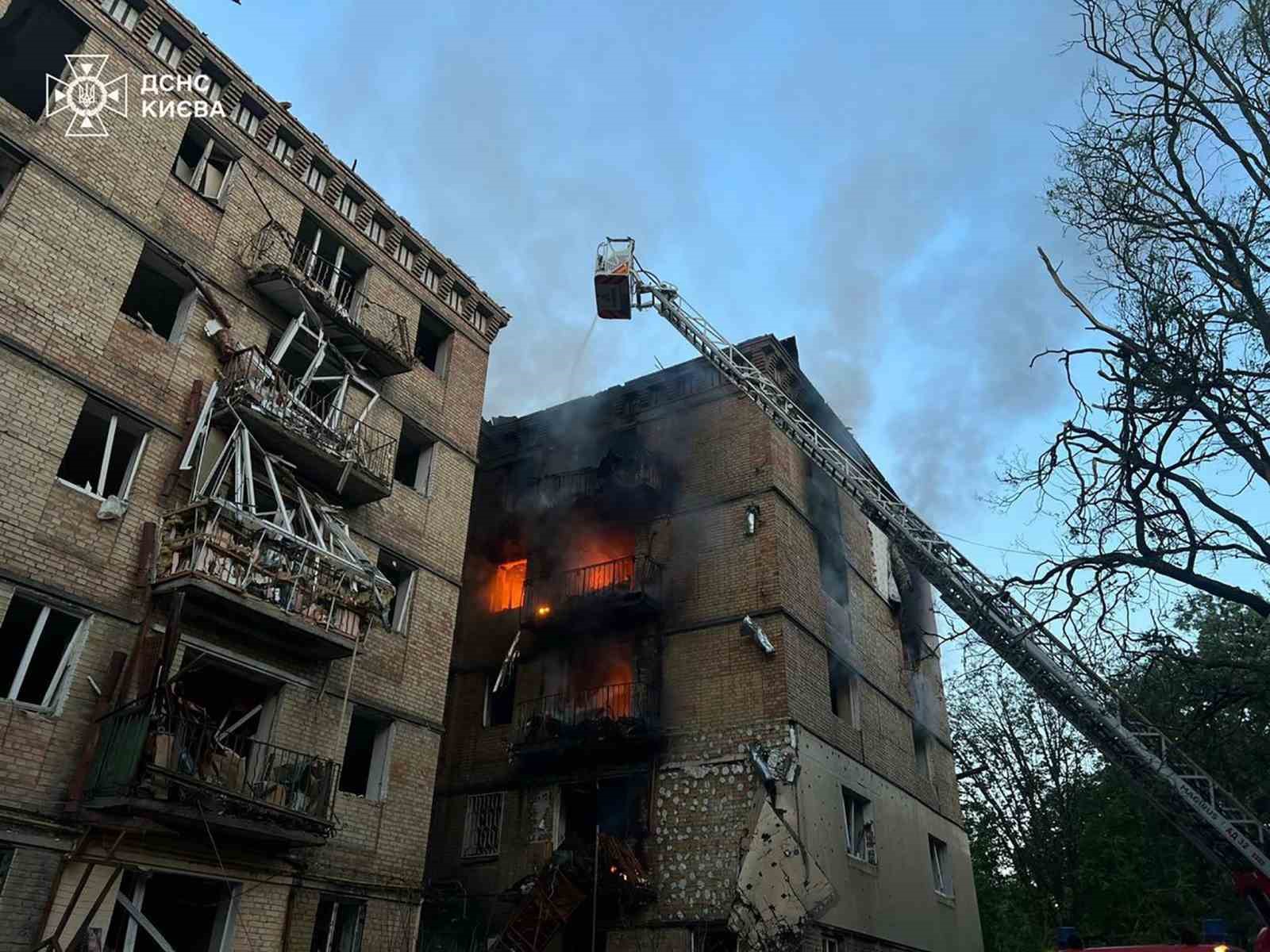 Rus ordusundan Kiev’e gece saldırısı: 14 ölü, 60 yaralı 1 rus ordusundan ukraynanin bassehri kieve akin 14 meyyit 60 yarali 1 3kfNdsdQ