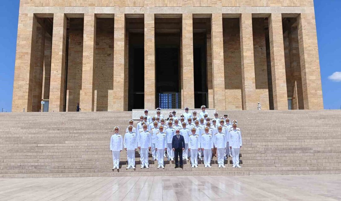 Sahil Güvenlik Komutanlığı'nın 43. yıl dönümünde Anıtkabir ziyareti ve anlamlı